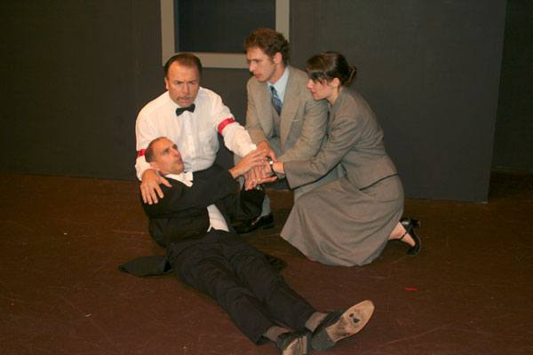 Playhouse tip toes to '39 Steps'