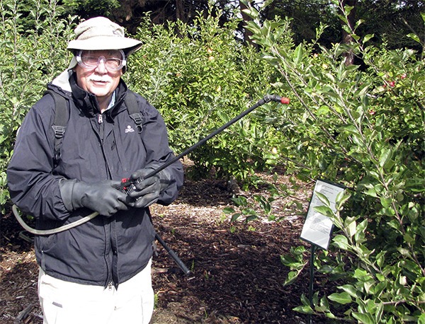 Veteran Master Gardener Bob Cain will discuss the application