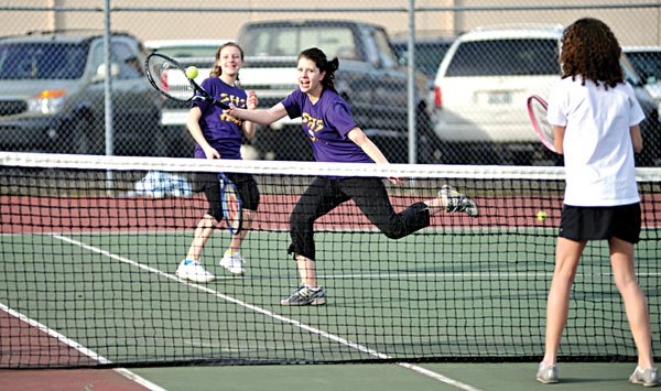 League foes stymie Sequim