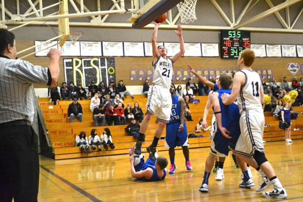 Boys Basketball: Wolves keep first-place tie in league