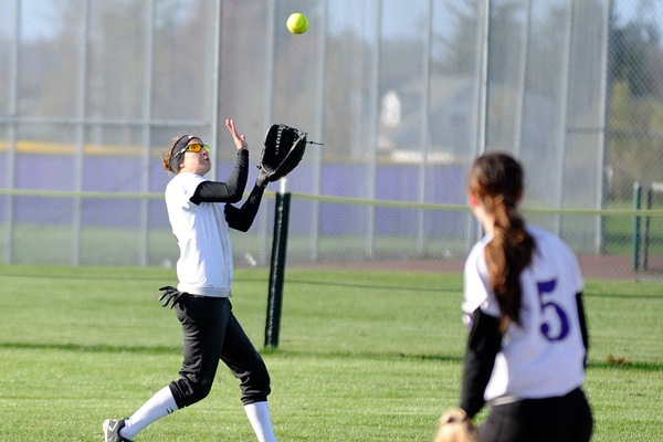 Fastpitch: Wolves outlast Riders in eight innings