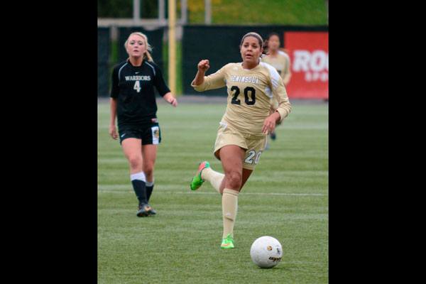 Women's Soccer: Pirates stay perfect, rout Raiders