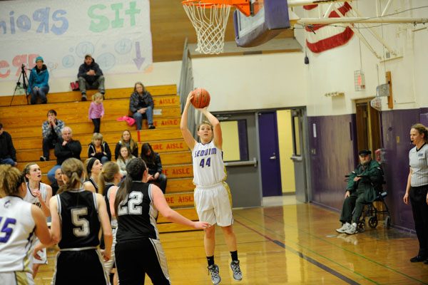 Girls Basketball: Wolves hold tie for second into break