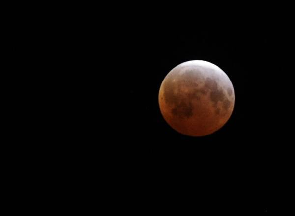 A 'blood moon' rises over Sequim April 4.