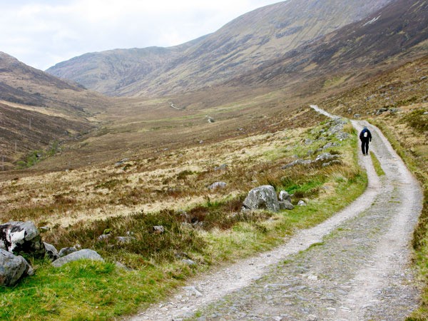 Entering the glen of Lairig Mor.