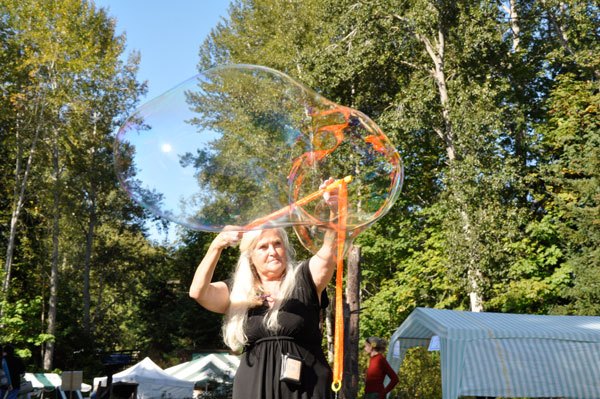 Thousands flow to River Festival