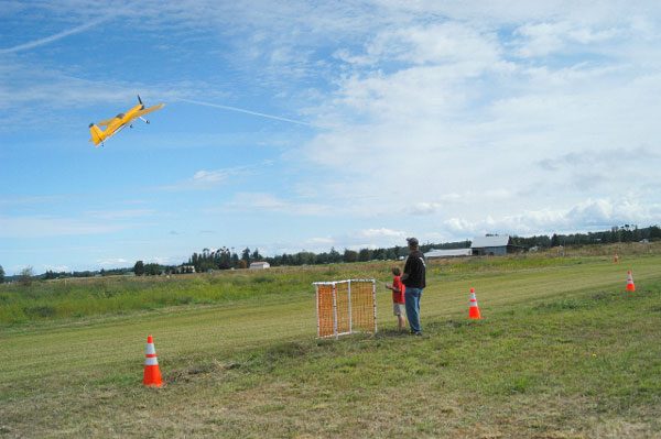 Crowds fly to Sequim RC planes show