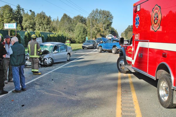 Four vehicle crash shuts down Highway 101 traffic