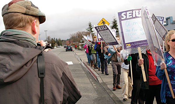 Workers hold ‘informational picket’ at hospital