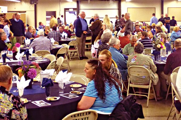 Supporters vote life at fundraiser