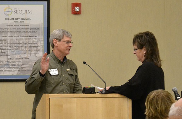Bob Lake takes the oath of office from Sequim City Clerk Karen Kuznek-Reese on Jan. 4 after Sequim city councilors voted 4-2 to appoint him to take the seventh and final vacant seat.