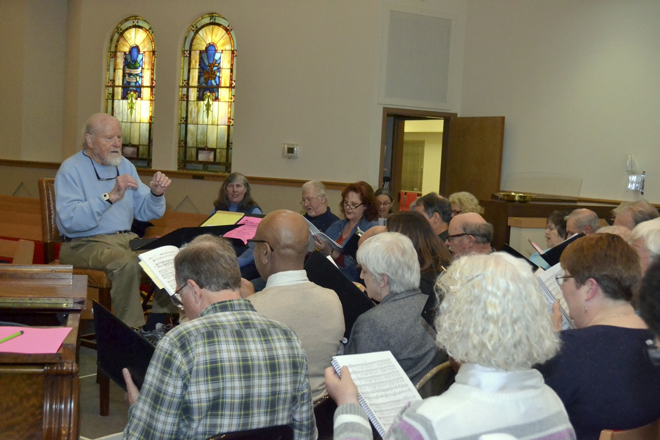 Dewey Ehling leads a practice of the Peninsula Singers in 2014 for one of the group’s performances. He took over conducting the group in 1990. Ehling died of pneumonia on Aug. 7.Sequim Gazette file photo by Matthew Nash