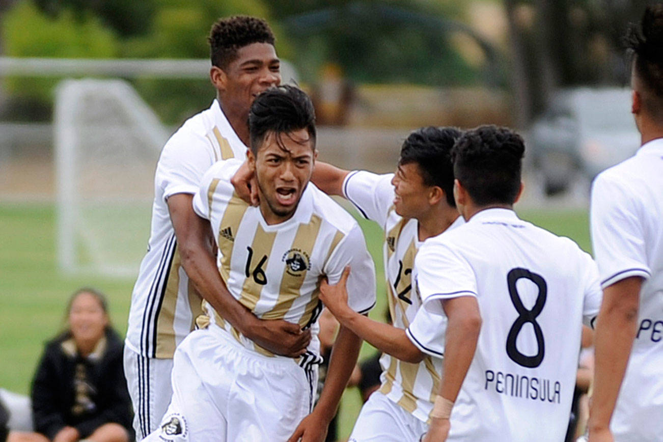 Men’s soccer preview: New coach, young roster lead Pirates in 2017