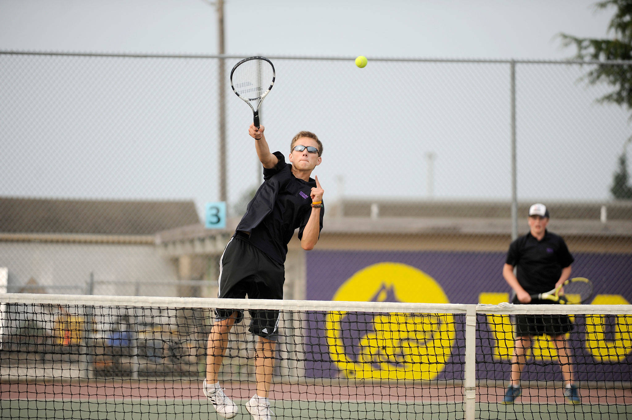 Boys tennis: Wolves batter Bulldogs, 7-0