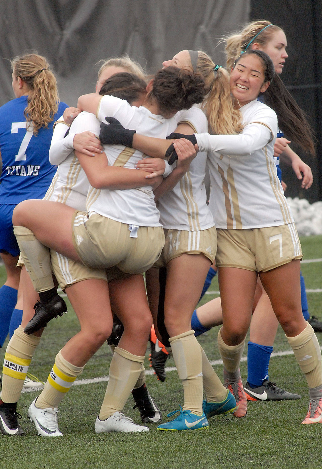 Womens Soccer Peninsula College Cruises To Semifinals As Pirates Improve To 19 0 0 Sequim 4922