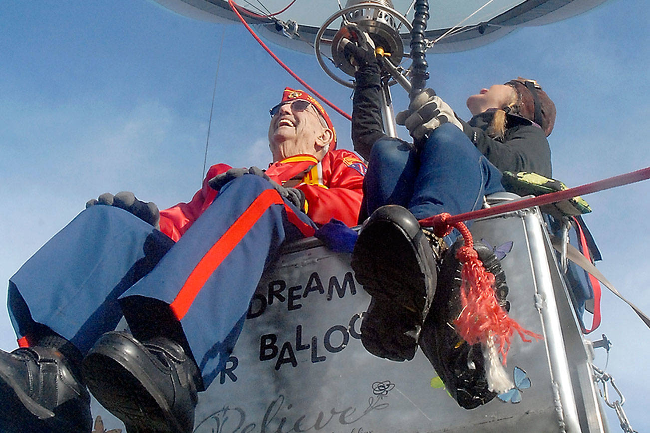 World War II veteran enjoys balloon ride