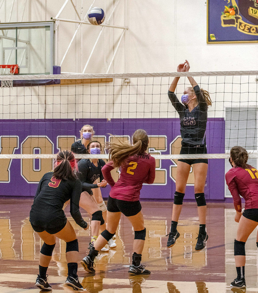 Volleyball: Wolves Edge Bucs, Rout Bulldogs | Sequim Gazette