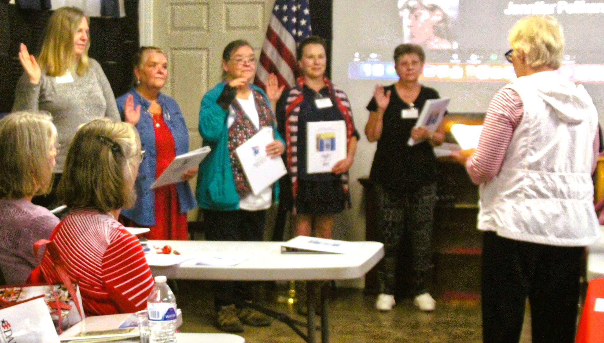 Photo by Darlene Cook/Michael Trebert Chapter
At right, Melody Albertson, chaplain with the The Michael Trebert chapter of the Daughters of the American Revolution, administered the oath of new membership to new members Renee Redmon, Carolyn Triebenbach, Joyce Ridge, Lori Theis and Laurie Davies in person, and Julie Pfister via Zoom.