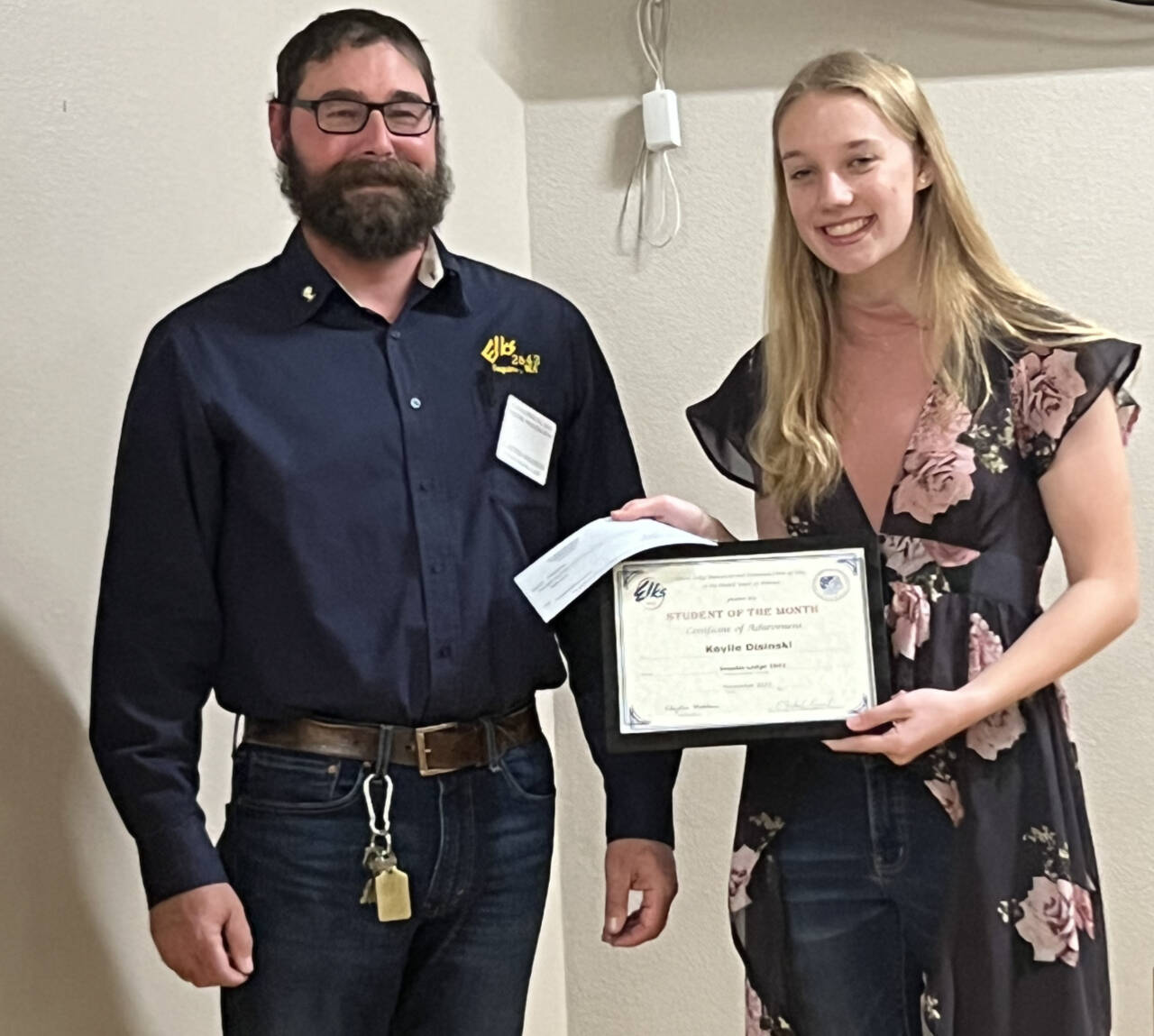 Photo courtesy of Sequim Elks
Sequim Elks Exalted Ruler Klayton Waldron presents Keylee Disinski with the organization’s Student of the Month honor for November 2023.