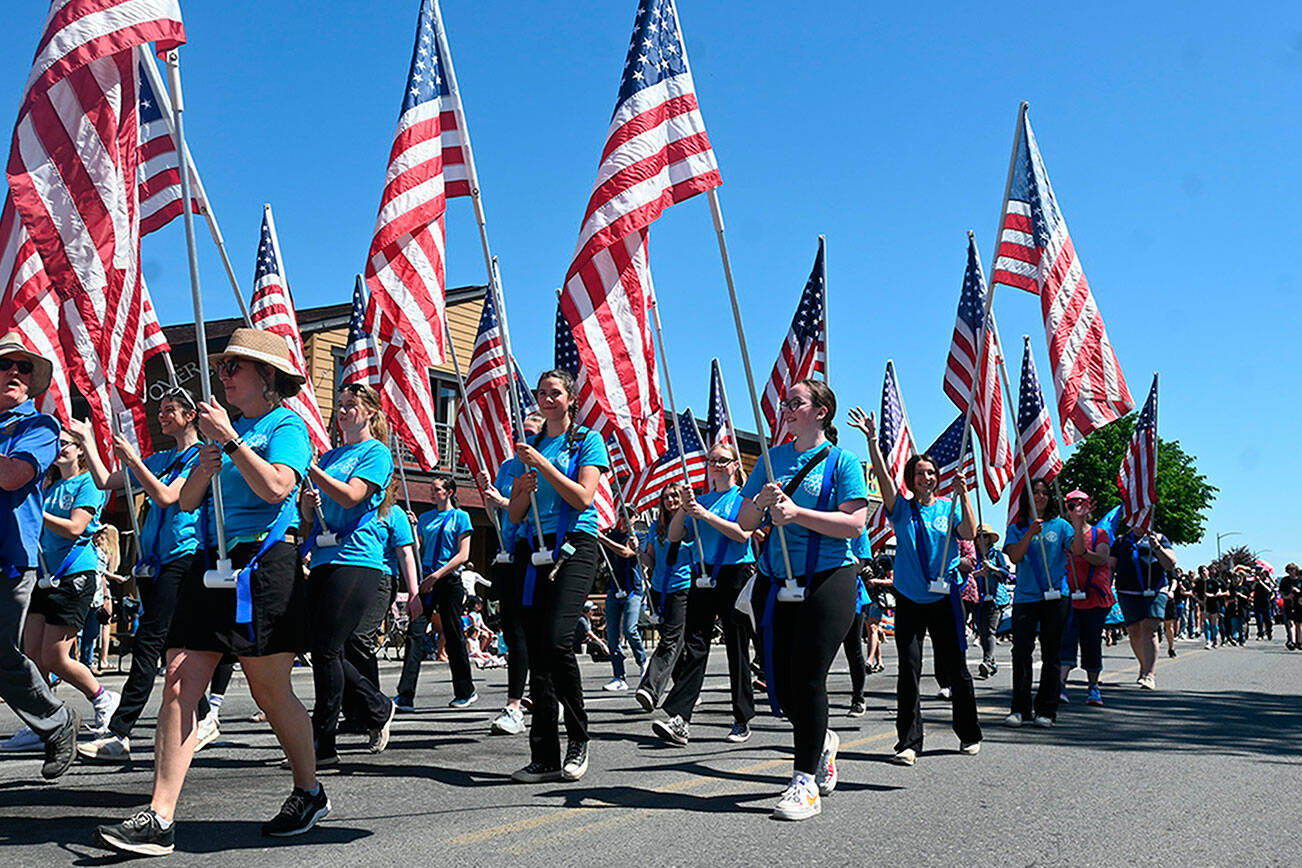 Rotarians continue flag sponsorship program in Sequim | Sequim Gazette