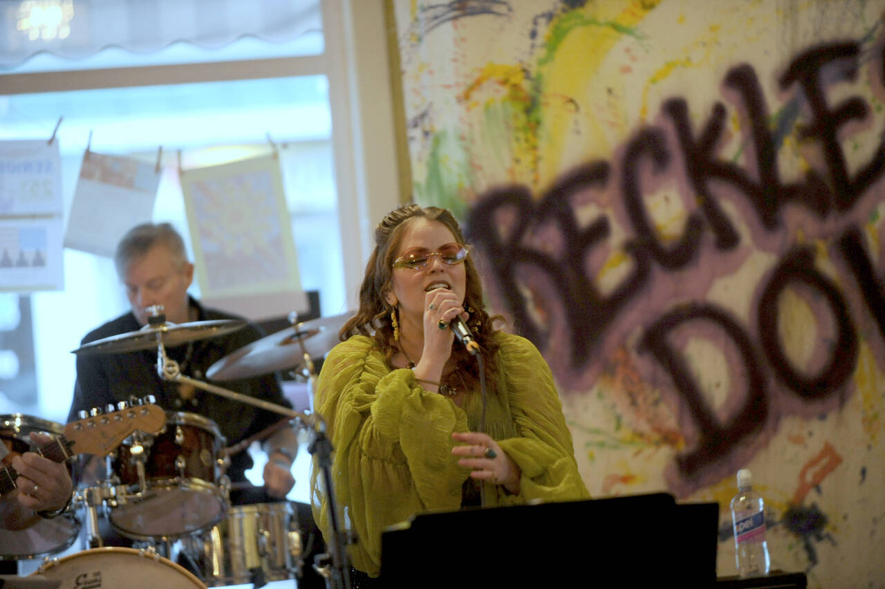 Sequim Gazette photo by Michael Dashiell / Singer Bee Smith and Reckless Dove are prepping a set of acoustic rock and roll tunes for the First Friday Art Walk Sequim on June 7 at the Habitat for Humanity of Clallam County’s Sequim Habitat Boutique Store.