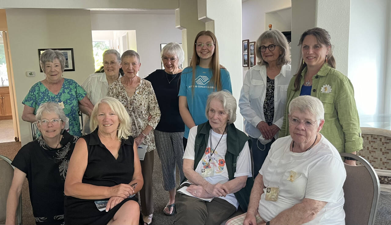 Photo courtesy of P.E.O. chapter HM
2024 Sequim High graduate Pearle Peterson (back row, fifth from left) receives a $2,500 Chapter HM Foundation scholarship from chapter members.