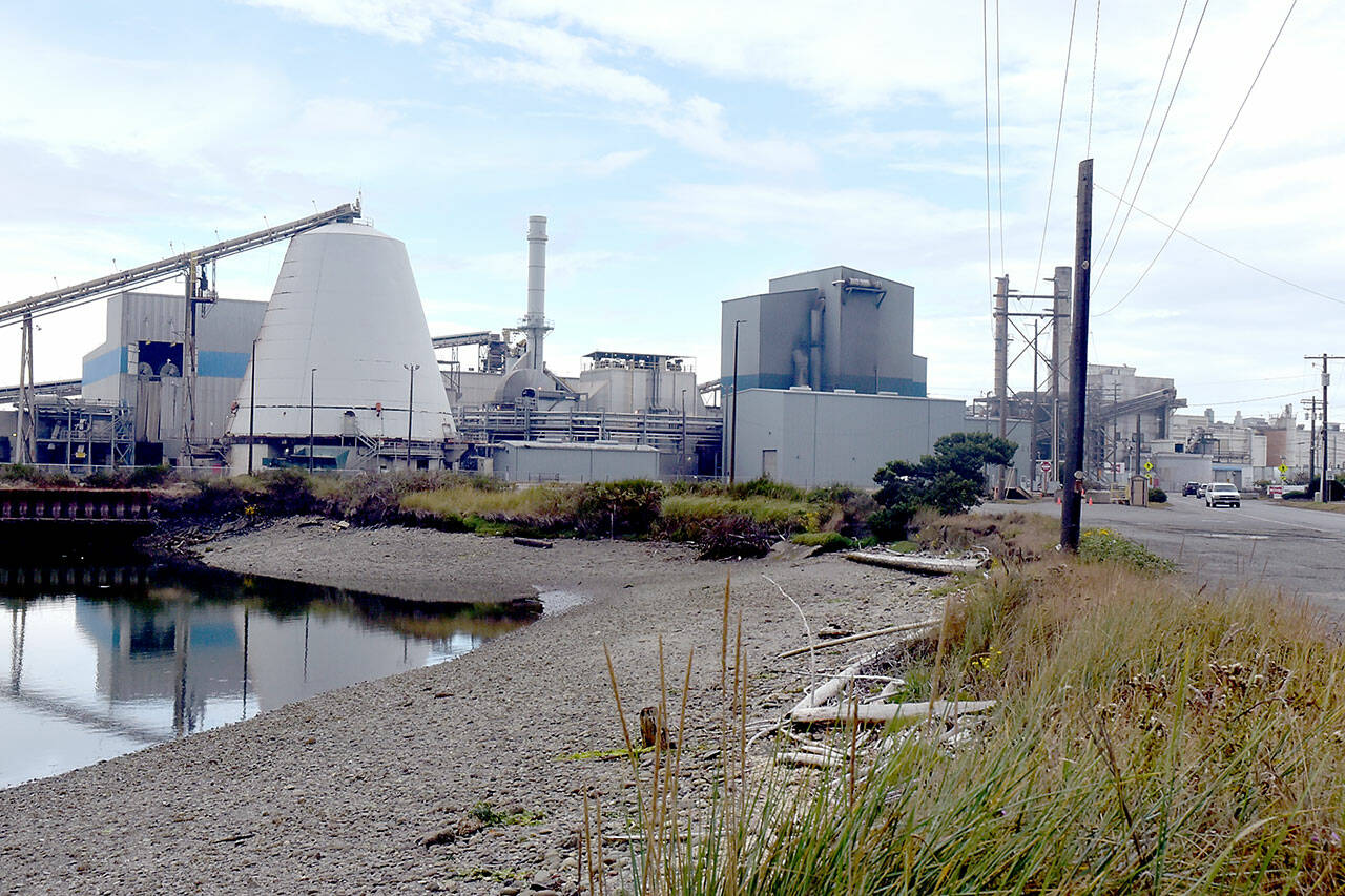 Photo by Keith Thorpe/Olympic Peninsula News Grup / The McKinley Paper Co. mill in Port Angeles sits mostly idle on Aug. 20.