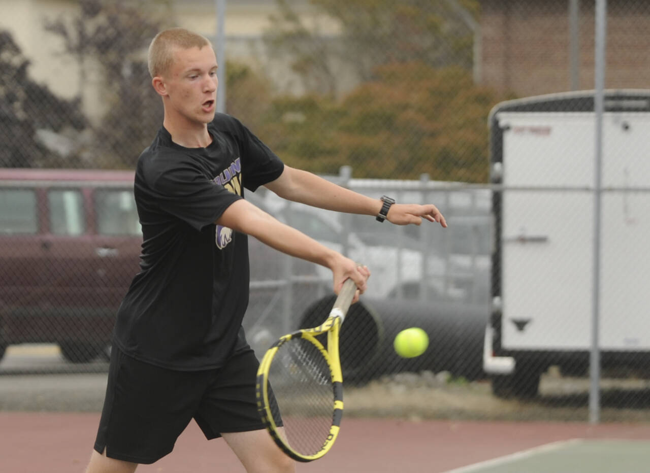 Sequim Gazette photo by Michael Dashiell
Sequim’s Jack Crecelius returns a volley against Kingston’s as the Wolves take on the Buccaneers on Sept. 10. SHS topped the Bucs, 4-3. Crecelius won both of his matches last week to help Sequim to a 2-0 start.