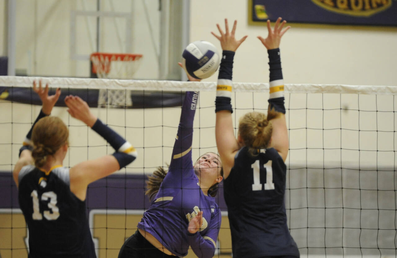 Sequim Gazette photo by Michael Dashiell / Brianna Palenik of Sequim, center, tries to get past Bainbridge blockers Carmen MacCulloch, 13, and Rollins Anderson in an Olympic League game in Sequim on Sept. 19.