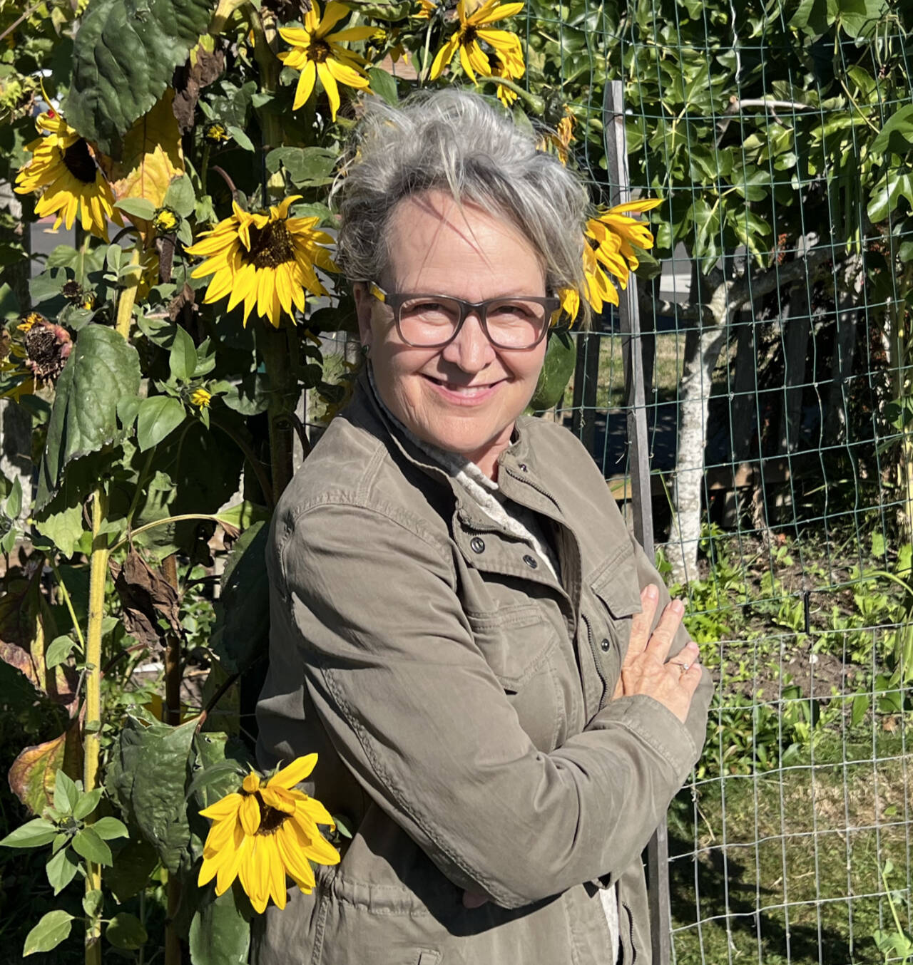 Photo by David Waggoner
Discover the wonders and versatility of sunflowers and how they can benefit gardeners from Clallam County Master Gardener Kendra Waggoner at the Green Thumb Education Series presentation. She hosts “The Wonders of Sunflowers” from noon-1 p.m. Thursday, Oct. 10, at St. Andrews Episcopal Church, 510 E. Park Ave., Port Angeles.