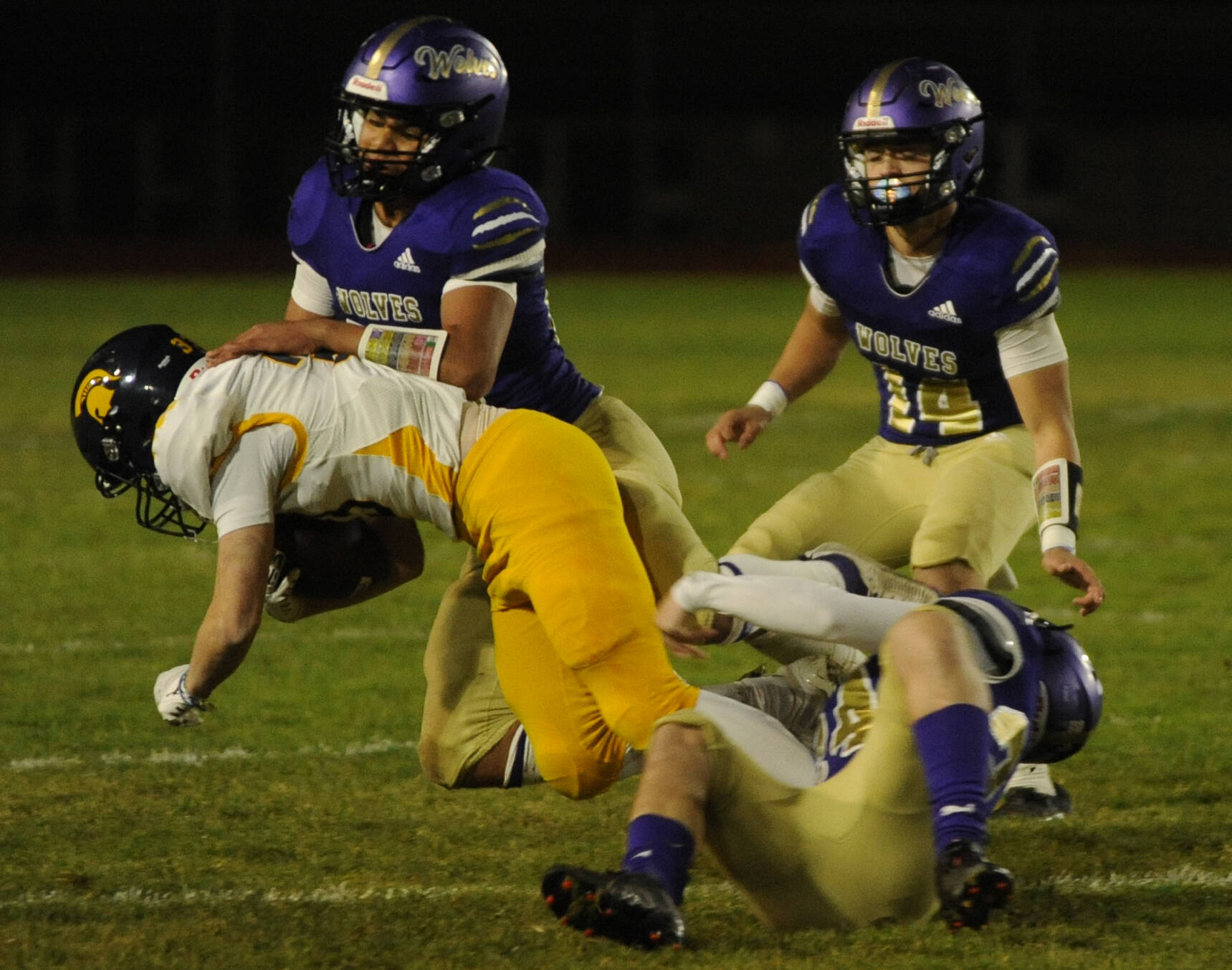 Sequim Gazette photos by Michael Dashiell
Sequim’s Solomon Sheppard, left, and James Mason, foreground, corral Bainbridge’s Rowan Meek as SHS teammate Zeke Schmadeke looks on in the first half of the Wolves’ Oct. 25 home game against Bainbridge.